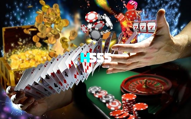 H555 casino presented on mobile device in Pakistan with slots and live games